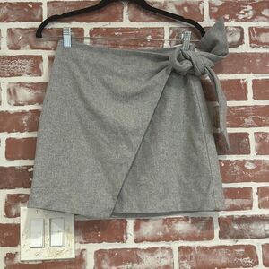 B25 Wilfred Free Womens Gray Wrap-Front Mini Skirt Size 2 XS EUC Preowned